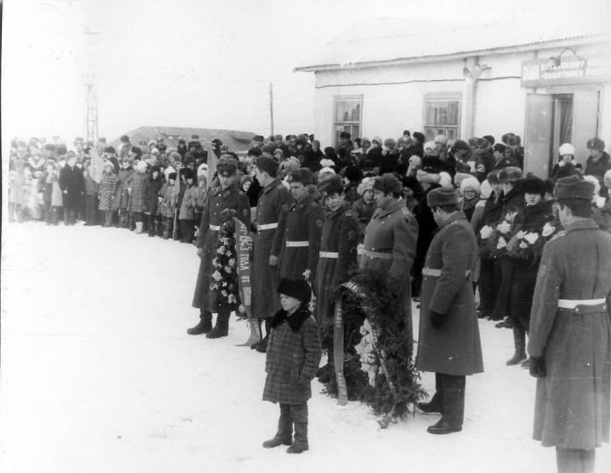 1982 Фотография. Заполярье. Амдерма (22) Парад. 9 мая.