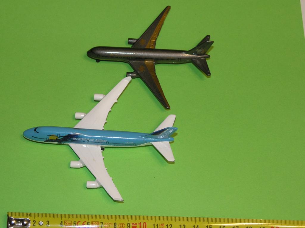 Модели самолетов Boeing, Majorette 1:500, за 2 шт.