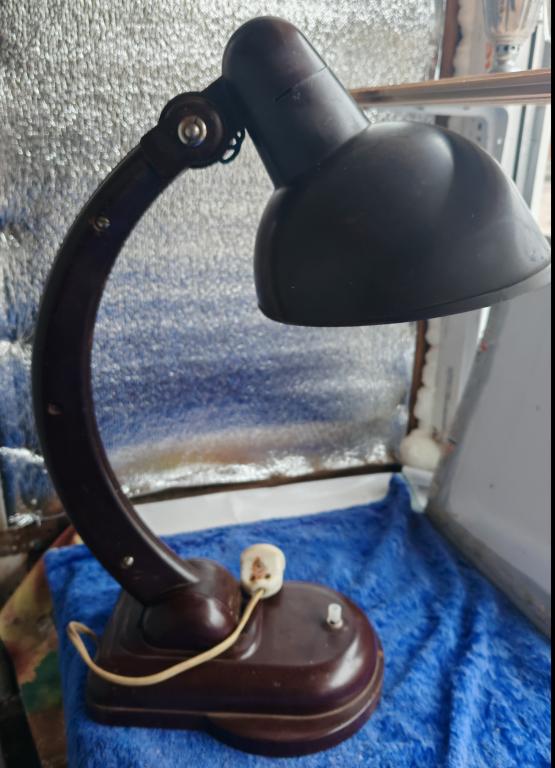 Лампа настольная "Сталинская" НКВД, Завод КАРБОЛИТ - Орехово Зуево, СССР, исправная.