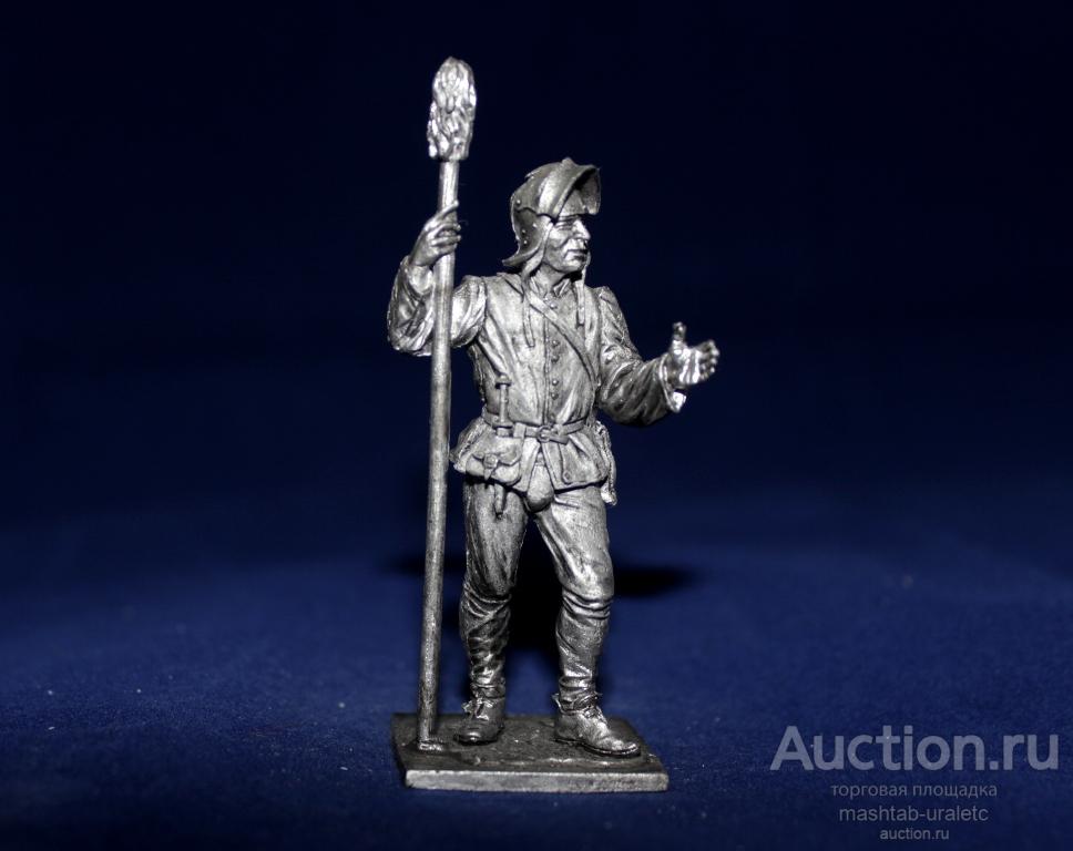 247. Оловянный солдатик Артиллерист с банником. Зап. Европа, 15 в, 54мм