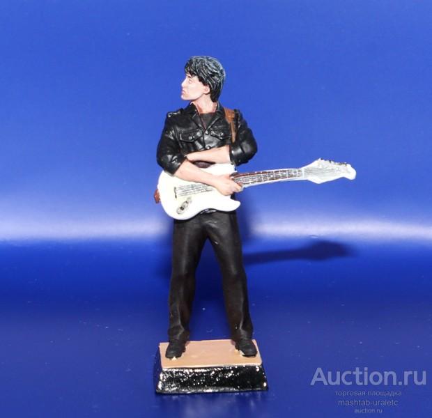 f54mm-07clr Окрашенная оловянная фигура Советский рок-музыкант, 54 мм