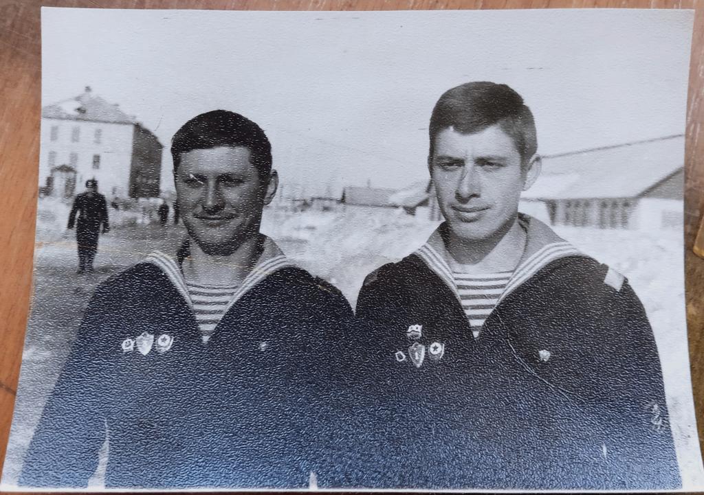 Фото. Ст. сержант и матрос  из 61 оп МП СФ.