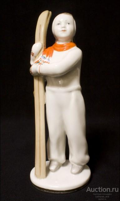 Статуэтка Лыжница, ЛФЗ, рест-я ?, высота 21 см (6)