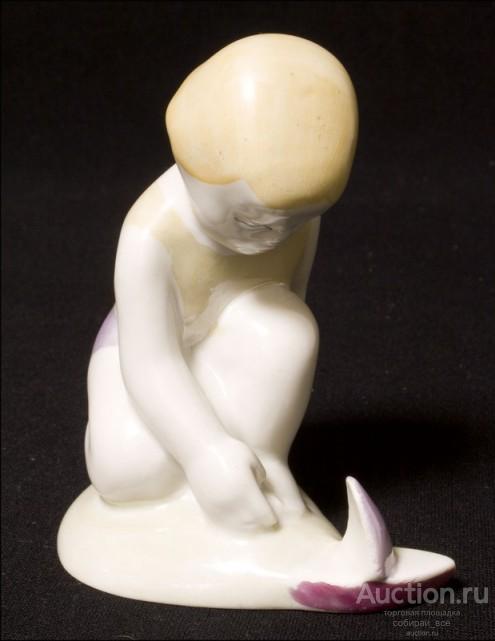 Статуэтка Мальчик с корабликом, Сысерть,  высота 10 см