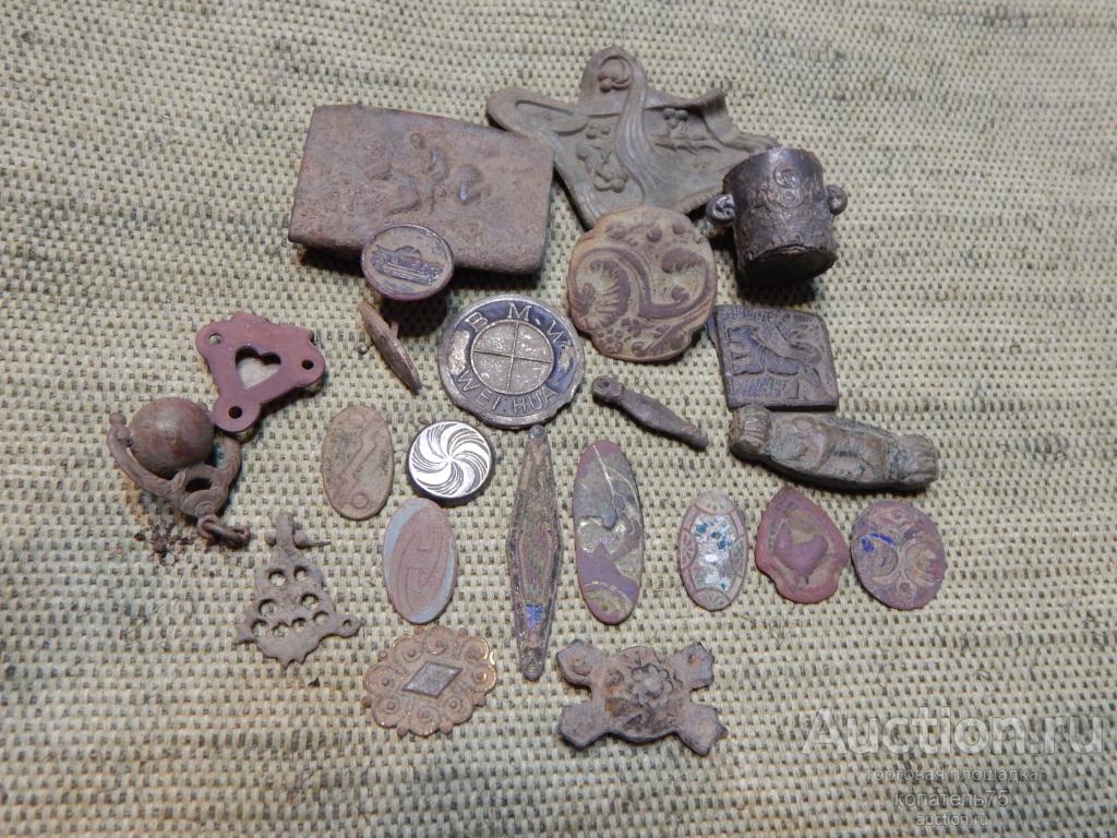 Разные предметы старины и другое.