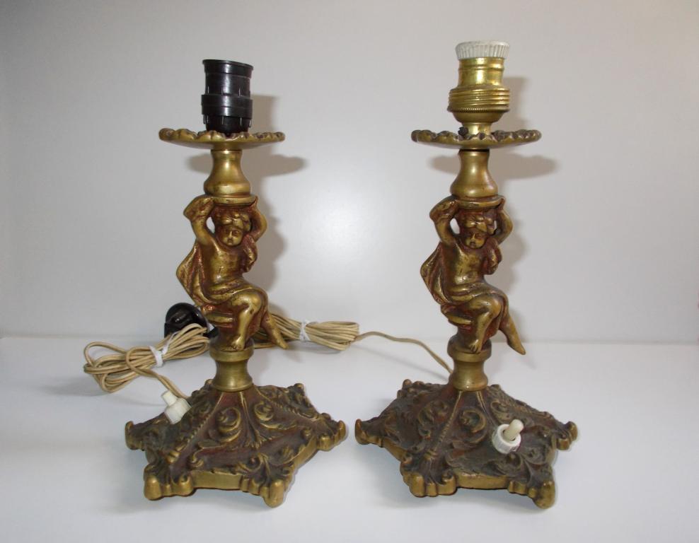 Старенькая и красивейшая  пара настольных  ламп. Путти . Бронза