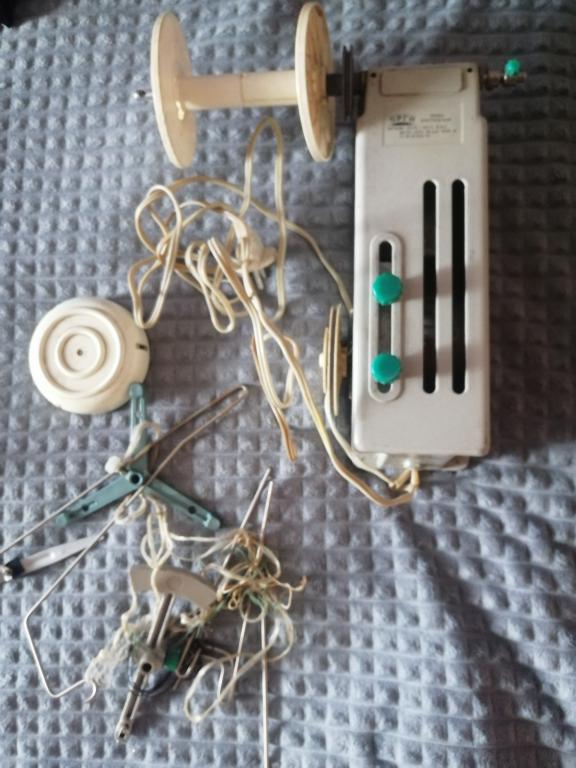 Прялка электрическая .ЭРГО . Прядение пряжи дома . Электричество от розетки 220 в. рабочая .СССР .