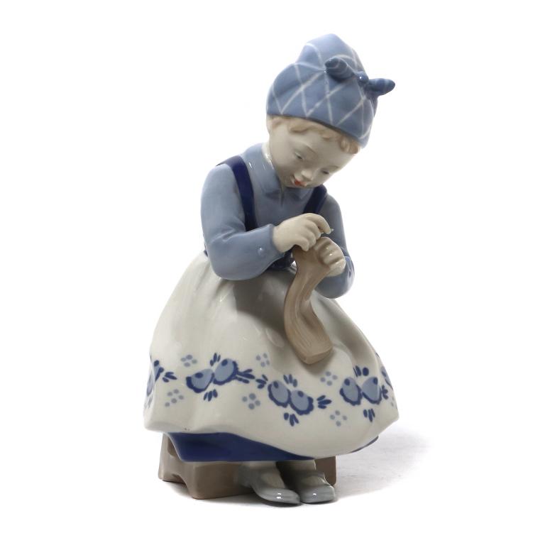 Фарфоровая фигура "Девочка". Lippelsdorf