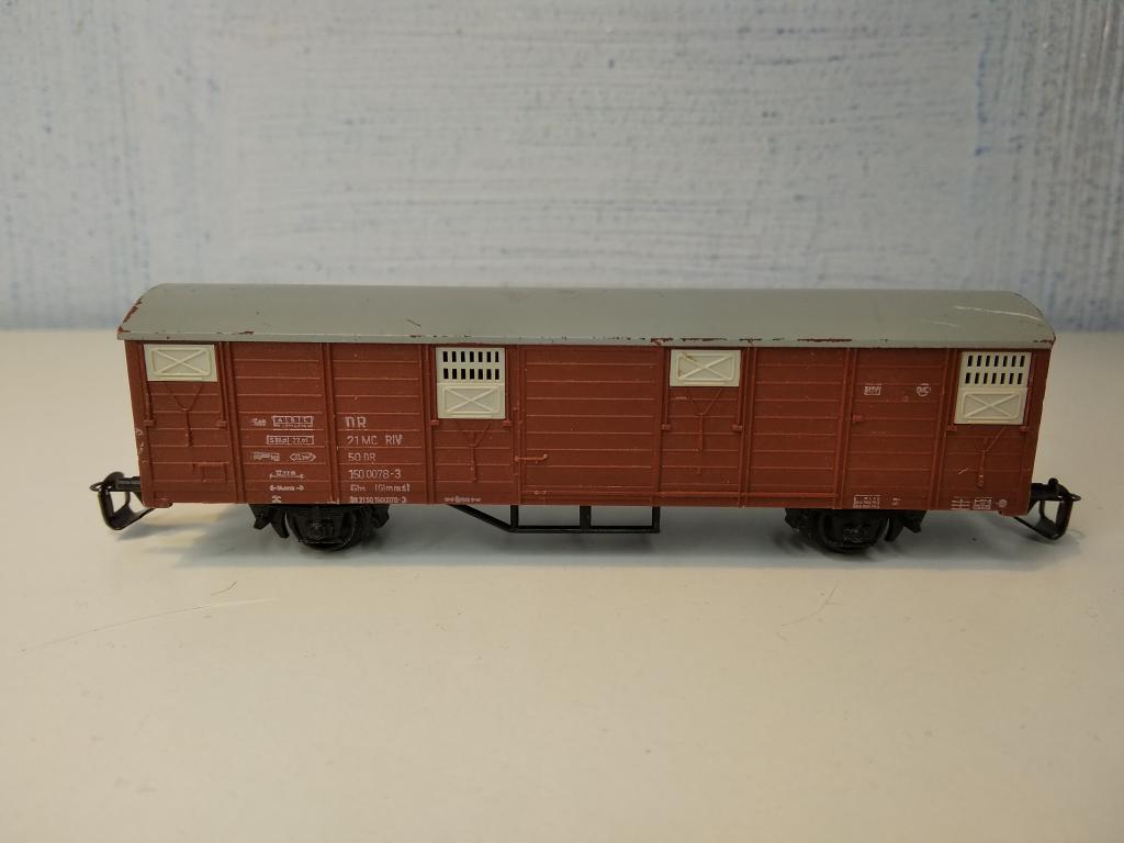12мм.(TT) 2-х осный удлиненный крытый вагон DR,с повреждениями