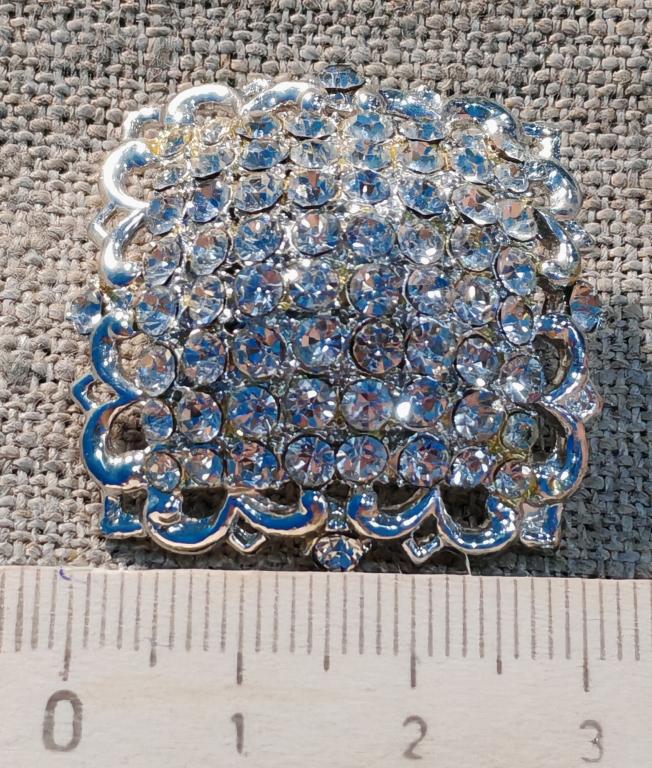 Брошь, с белым камнями - стеклами, достойный сохран, Винтаж.