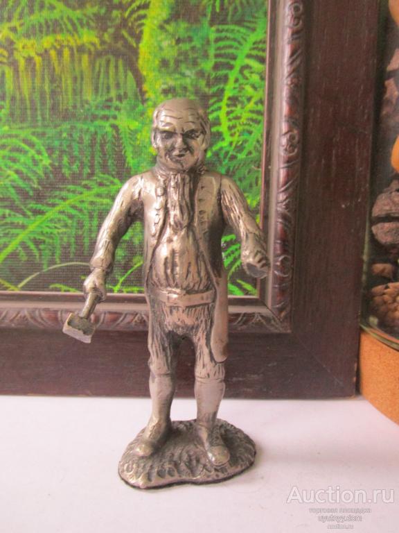 243. статуэтка чугун серебро джентельмен Royal Hampshire England