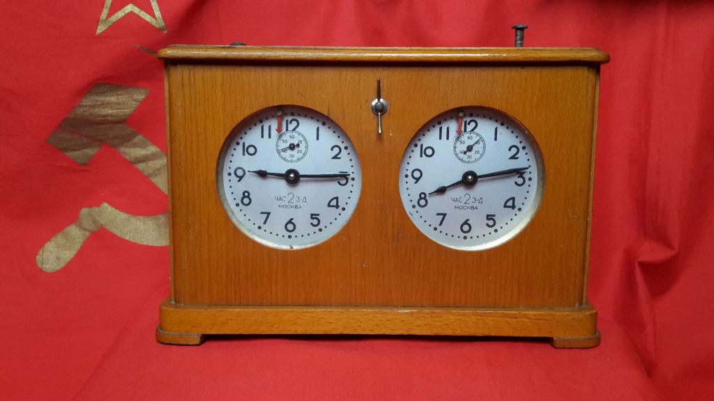 ЧАСЫ ШАХМАТНЫЕ СССР ЧАС 2 З-Д МОСКВА  ДЕРЕВЯННЫЙ КОРПУС
