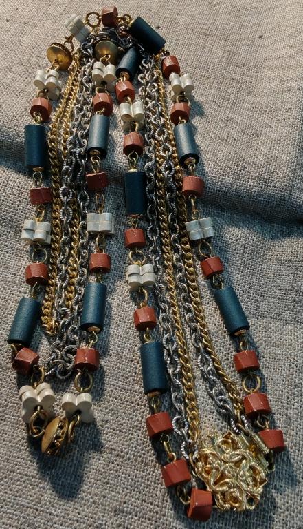 Красивый бусы и цепочки в три нити на одном замке, Чехия, период СССР.