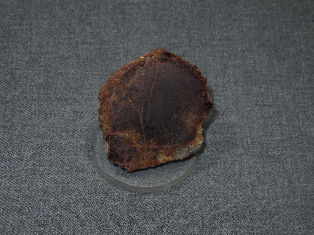 Гранат. Альмандин. полировка. Средний Урал.