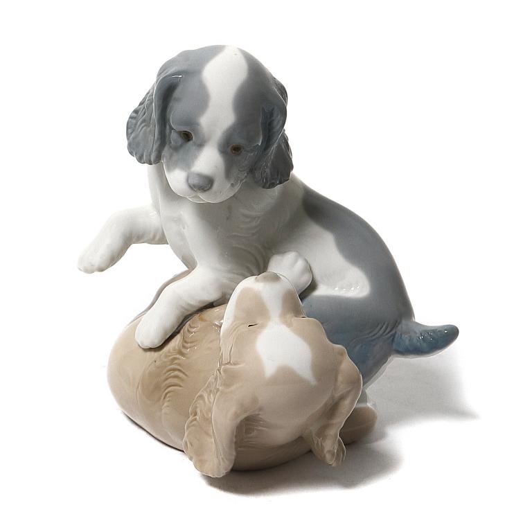 Фарфоровая фигура "Озорные щенки". NAO by Lladro