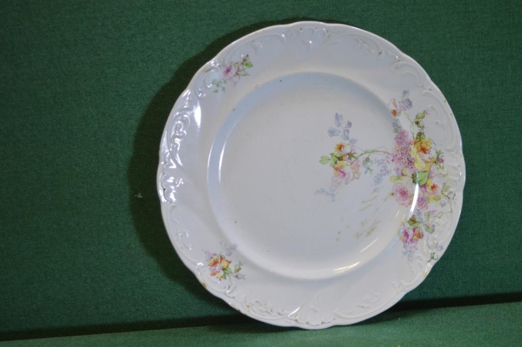 Тарелка старинная фарфоровая рельефная плоская. Villeroy Boch. Фарфор. Германия. 19 век.