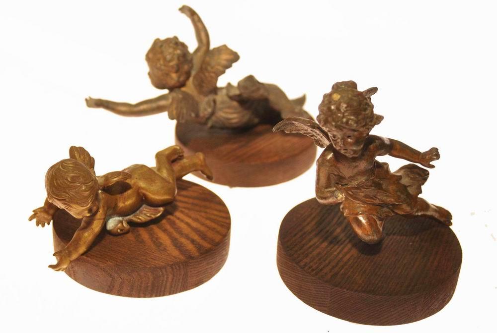 Пути и купидон, три статуэтки