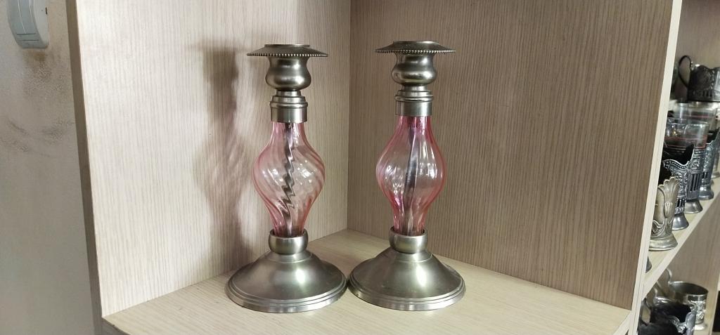 Подсвечник. Олово. Розовое стекло. 2 штуки. Европа.