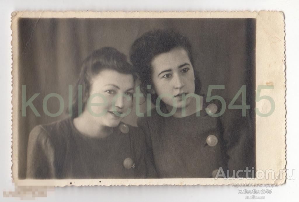 Студентки педучилища платья прически пуговицы 1948г.