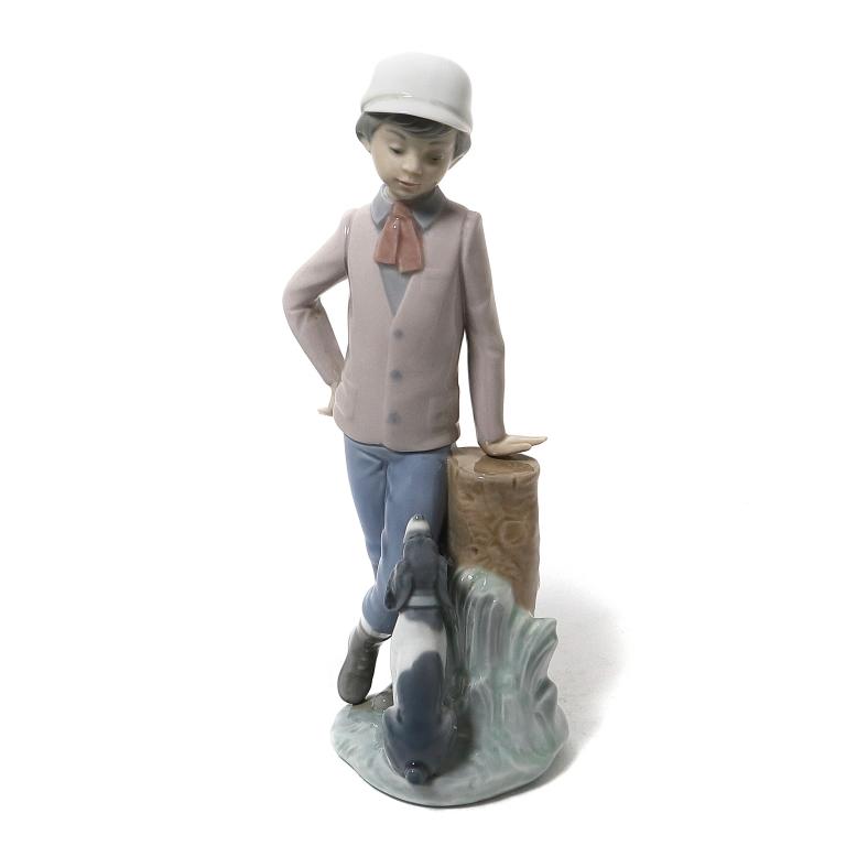 Фарфоровая фигура Мальчик с собакой. NAO by Lladro