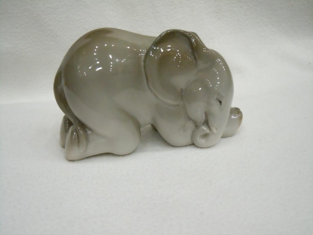 "Спящий слоник" ЛФЗ, СССР, 1960гг, фарфор, скульптор Весёлов П.