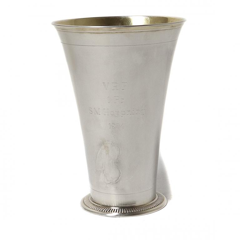 Серебряный стакан в виде кубка (или ваза). Швеция, 1953 год