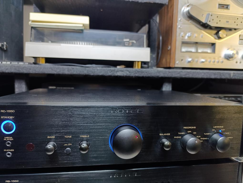 Предусилитель Rotel RC-1550 пульт