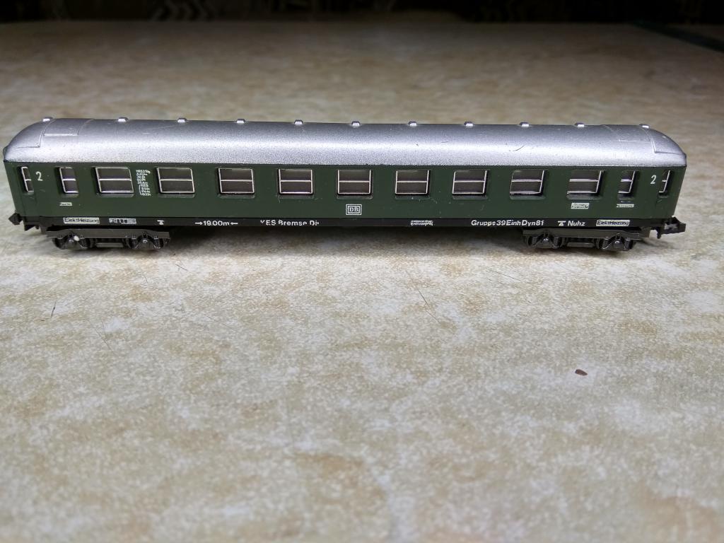 9мм.(N) Lima 4-х осный пассажирский вагон DB 2 класса,с повреждениями