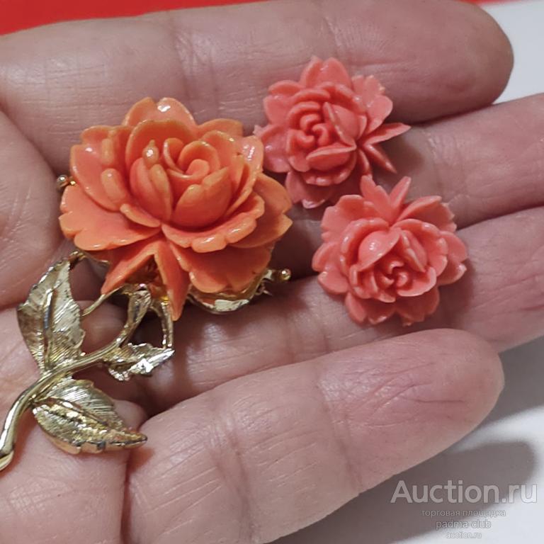 Винтажный комплект Роза брошь и пусетты. Пластик. США