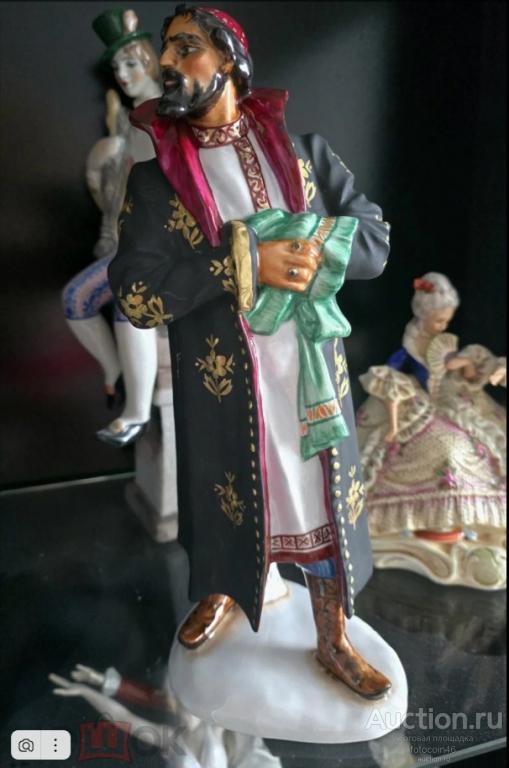 Фарфоровая статуэтка. Шаляпин в роли Бориса Годунова. ЛФЗ .Редкое исполнение.