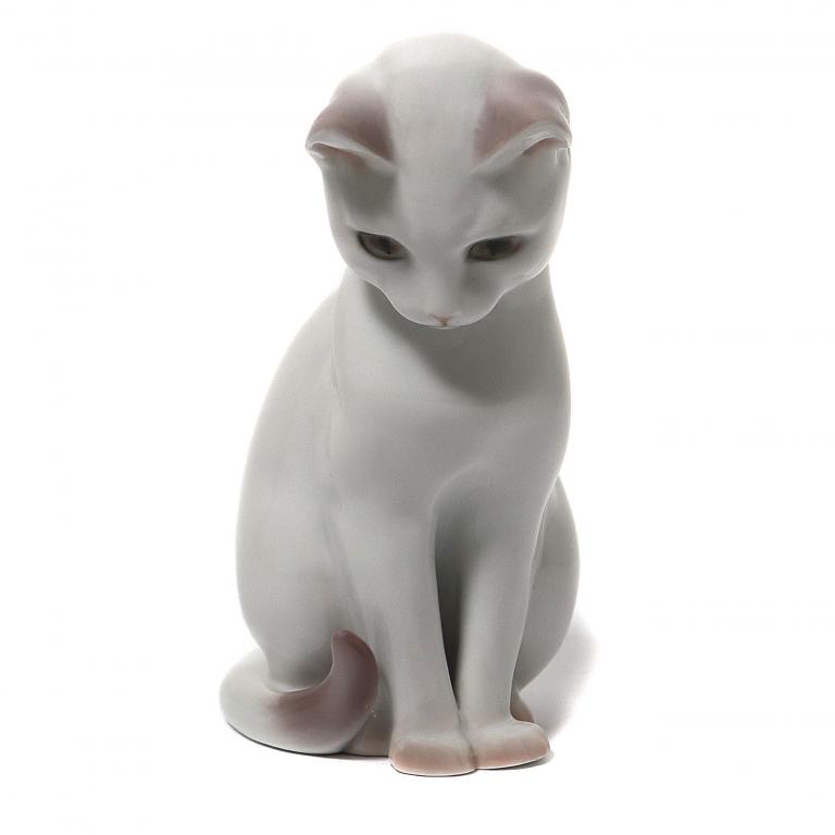 Фарфоровая фигура "Белая кошка". Bing & Grondahl