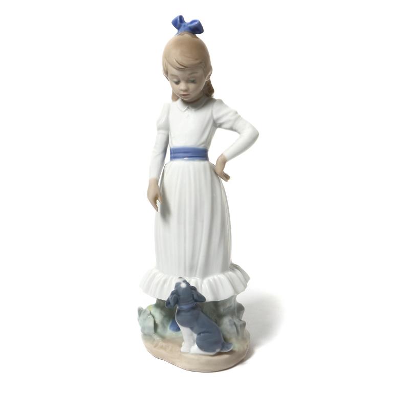 Фарфоровая фигура Девочка с щенком. NAO by Lladro.