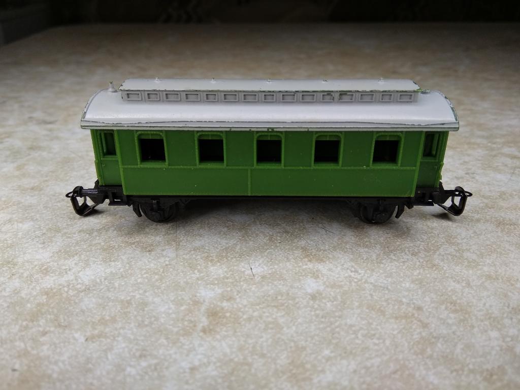12мм.(TT) Zeuke 2-х осный пассажирский вагон с повреждениями