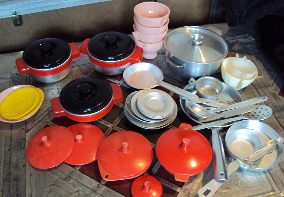 Лот кукольной посуды СССР много