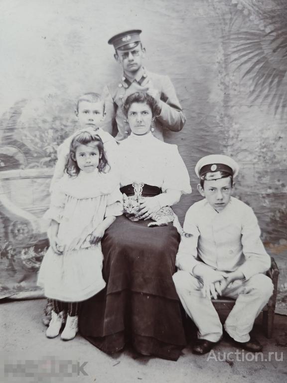 Гимназисты Дама с котом Нарядные Дети . Россия 1906 год.  Крупный Кабинет фото .