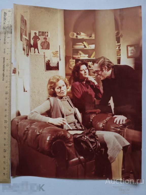 Марк Розовский с Актрисами Кино-Сьемки "Брызгалов "Фото Н.Агеева