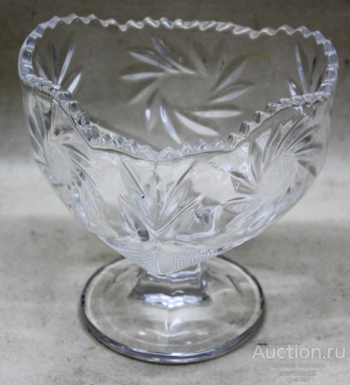 Креманка икорница на ножке хрусталь или стекло, в виде сердечка, красивая