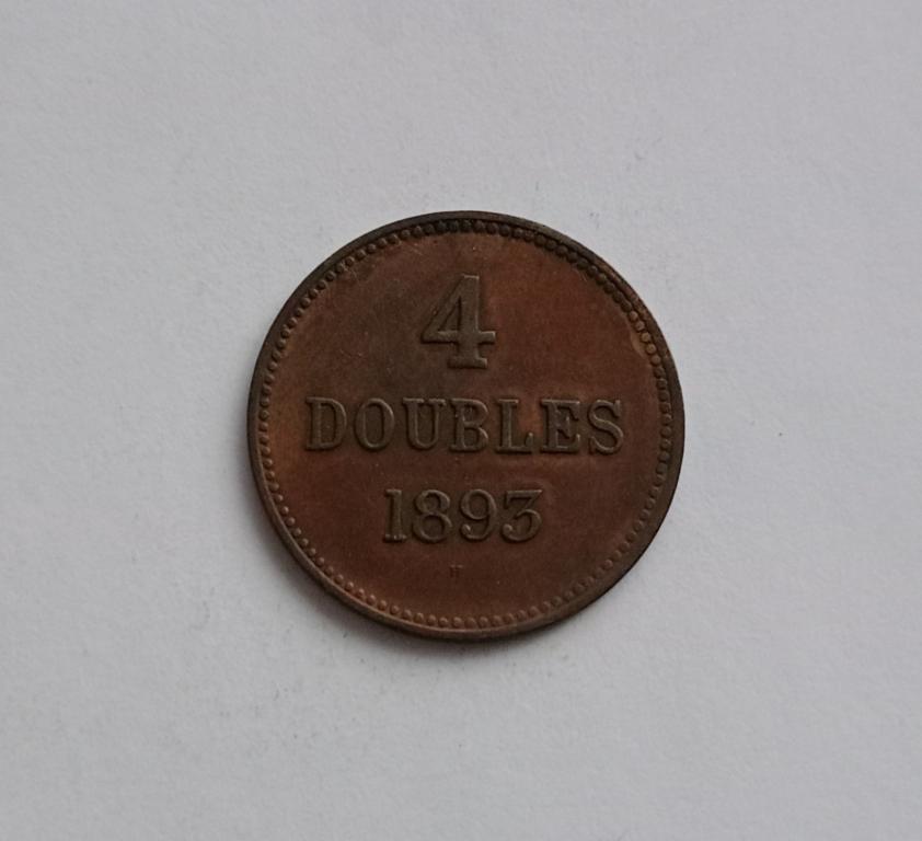 ГЕРНСИ 4 ДУБЛЯ 1893 года.  БРОНЗА.  ОТЛИЧНОЕ СОСТОЯНИЕ. РЕДКАЯ! ОРИГИНАЛ.