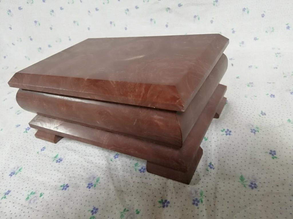 Шикарная шкатулка из уральской полированной  яшмы с фурнитурой из латуни  , винтаж, СССР.