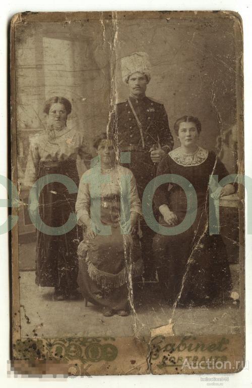 Подпрапорщик пехоты, вооружённый драгунской шашкой.