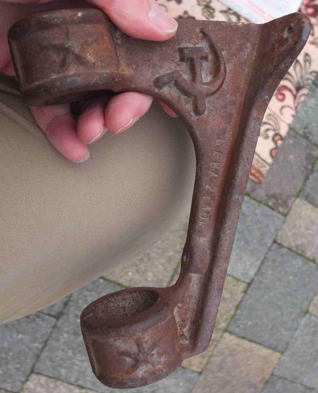 чугунная подставка для флага на стену с серпом и молотом, ранний СССР