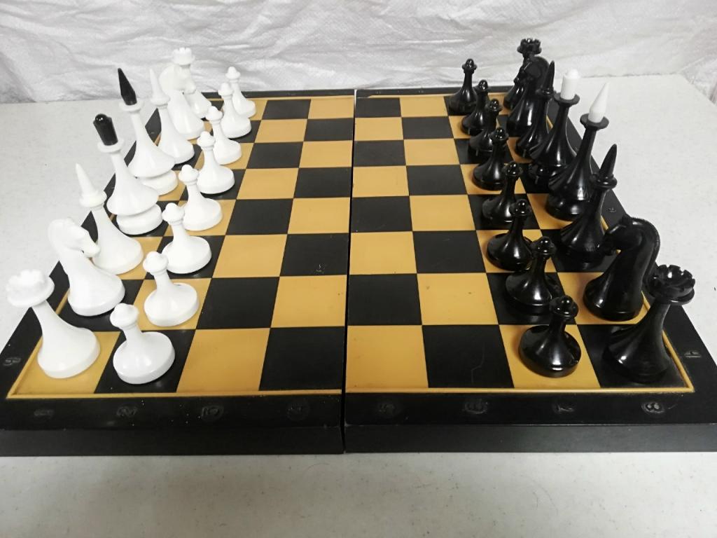 Шахматы СССР "Киевпластмасс" фигуры из пластика утяжеленные Доска 40 см на 40 см.