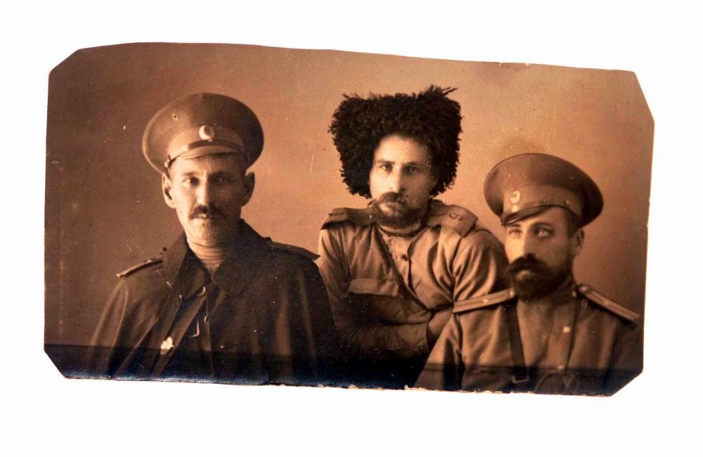 Портретная фотография с русскими офицерами