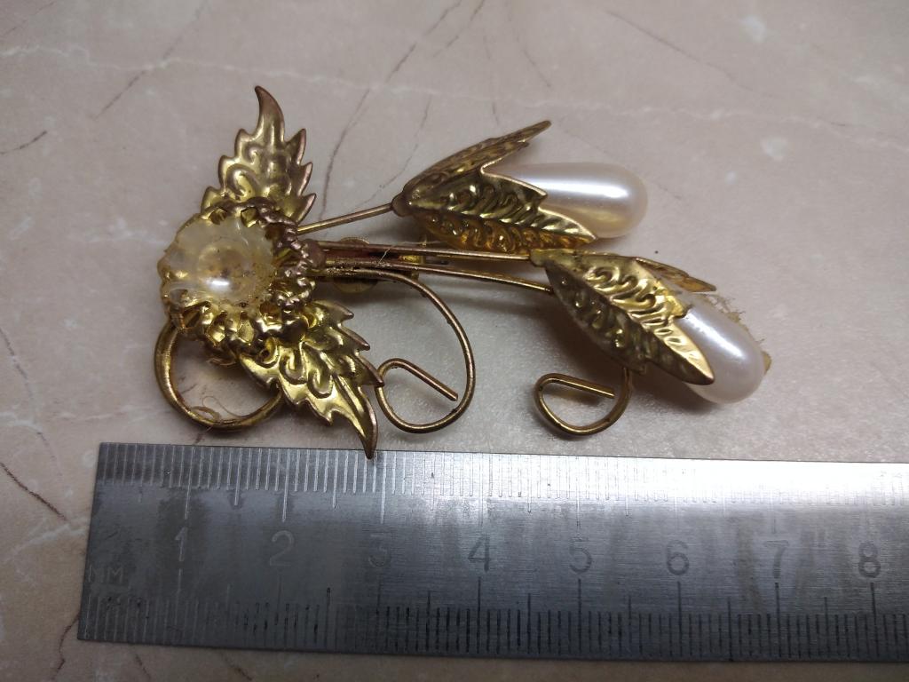 Брошь времён СССР. В ремонт.