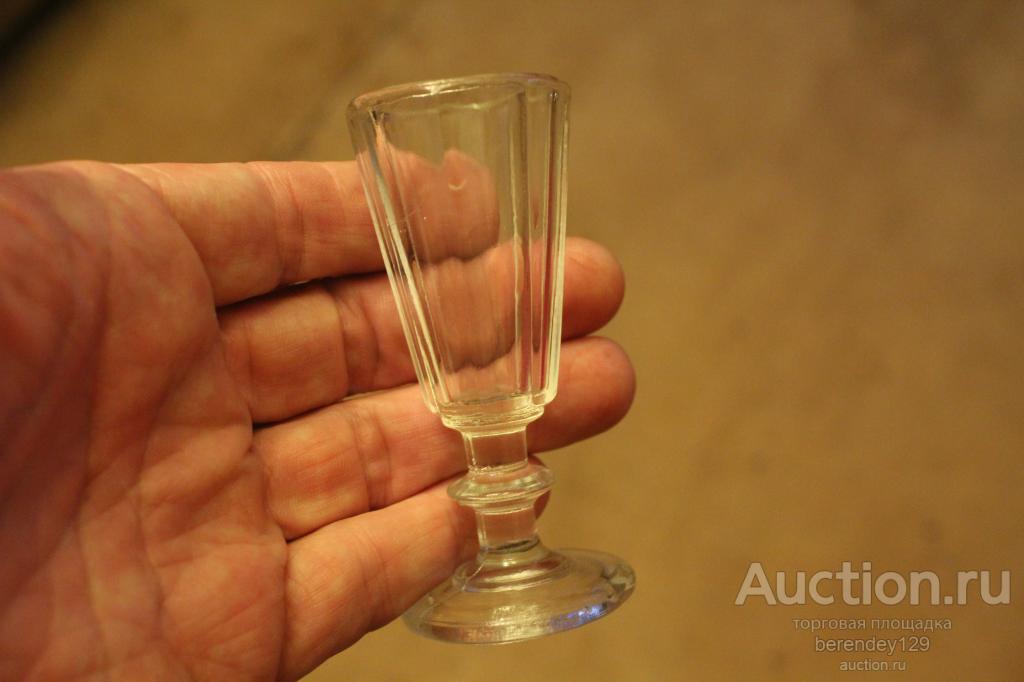 Рюмка старинная , лафитник .  Стекло .