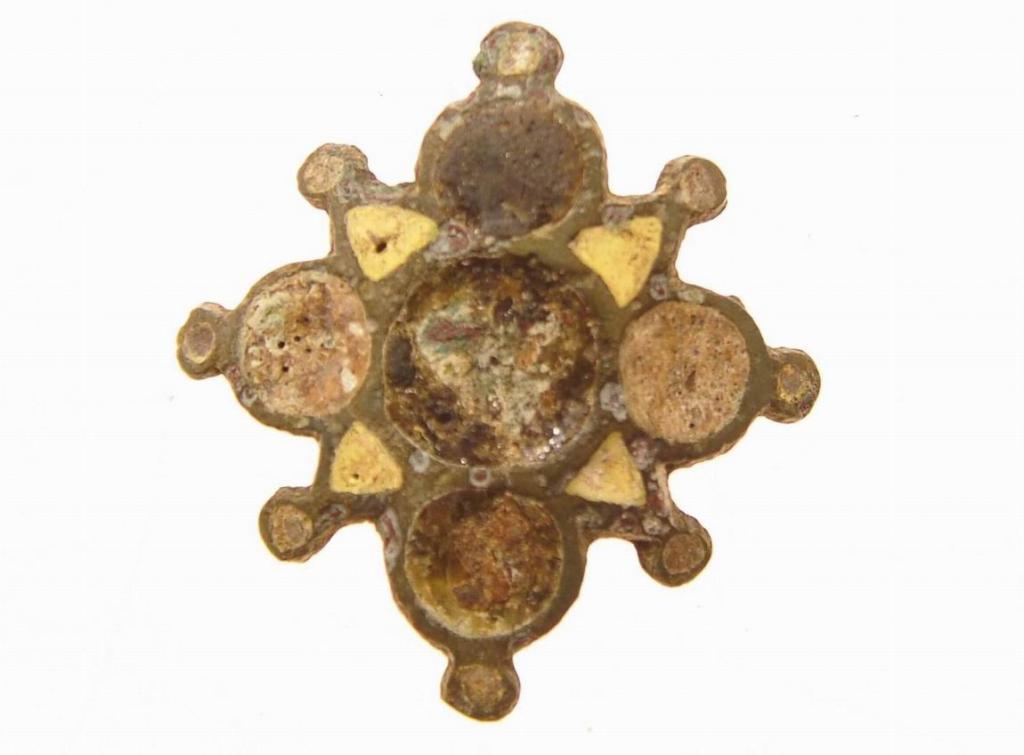 БОЛЬШАЯ КРЕСТОВИДНАЯ ПУГОВИЦА С ПЛАЩА.  С эмалью, древние украшения