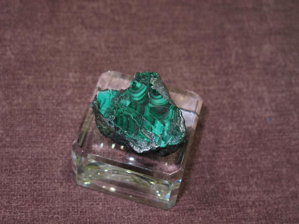 Малахит, Азурит. полировка. Каменушинское (Cu)