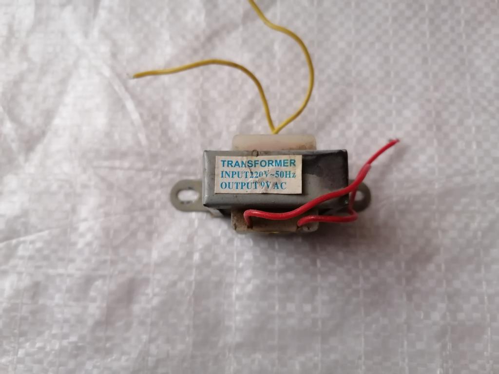 Трансформатор ~ 220 / 9 V.