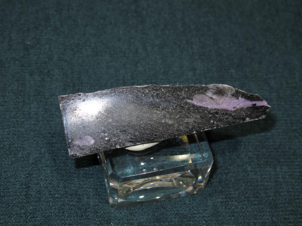 Чароит, Эгирин. полировка. Южная Якутия.