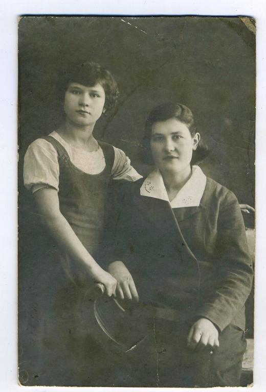 Мама и дочка кабинетное фото // фото СССР (Z-4